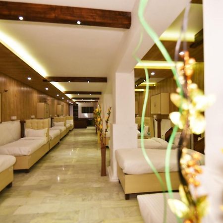 אמריצר Hotel Sallow International-Hotel Near Golden Temple מראה חיצוני תמונה