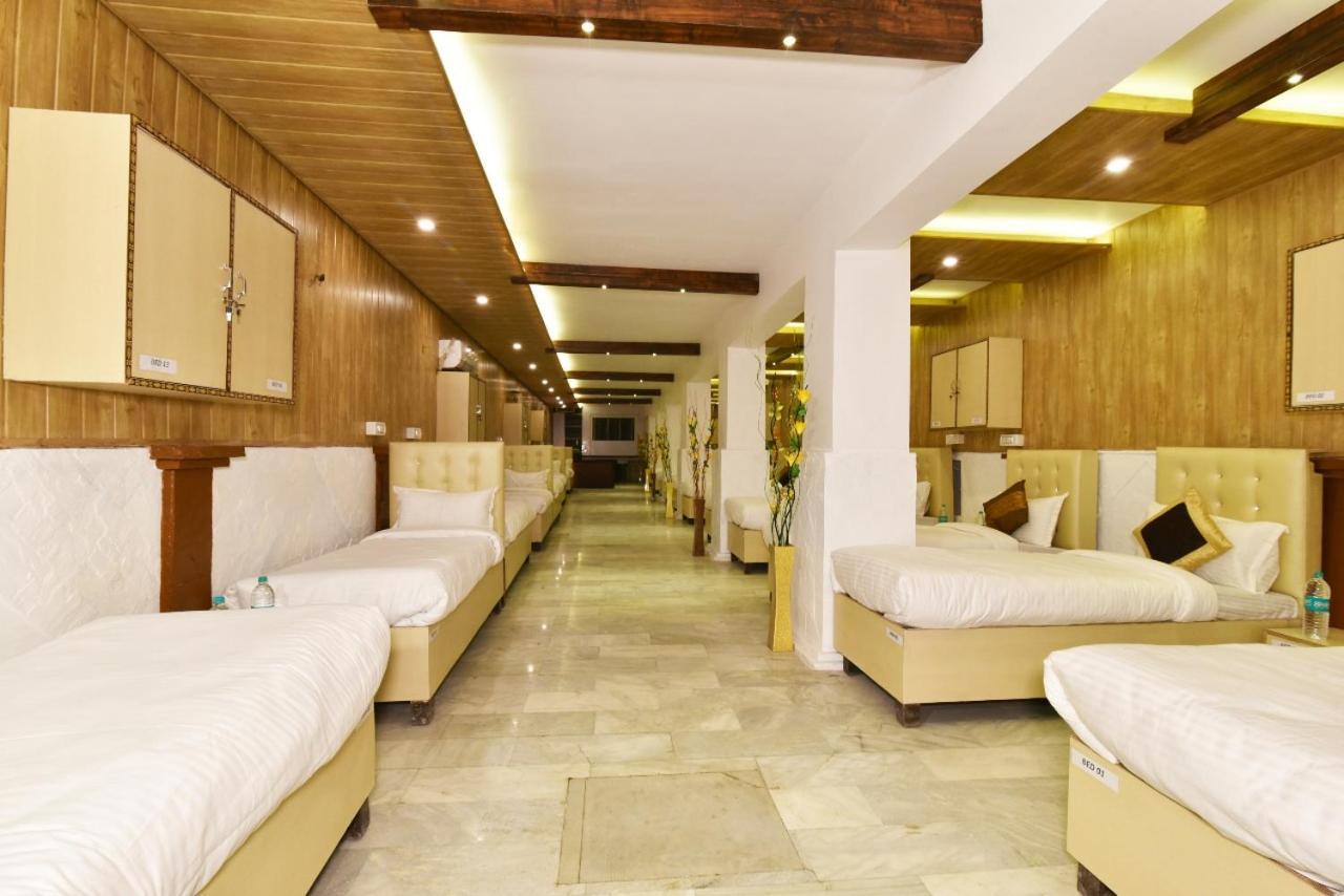 אמריצר Hotel Sallow International-Hotel Near Golden Temple מראה חיצוני תמונה