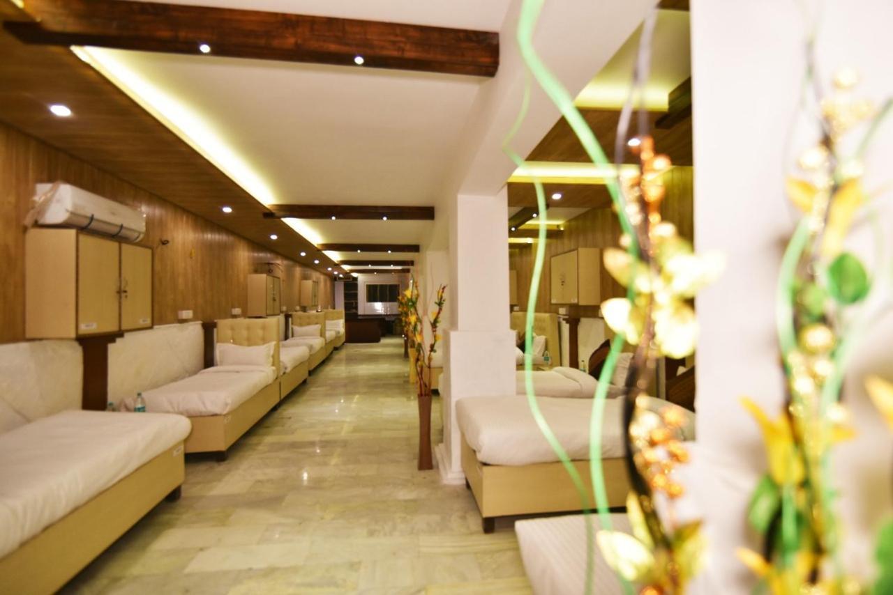 אמריצר Hotel Sallow International-Hotel Near Golden Temple מראה חיצוני תמונה
