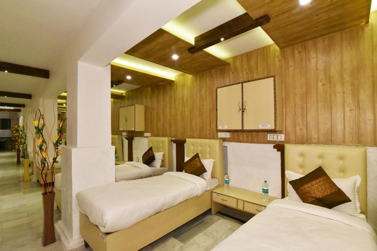 אמריצר Hotel Sallow International-Hotel Near Golden Temple מראה חיצוני תמונה